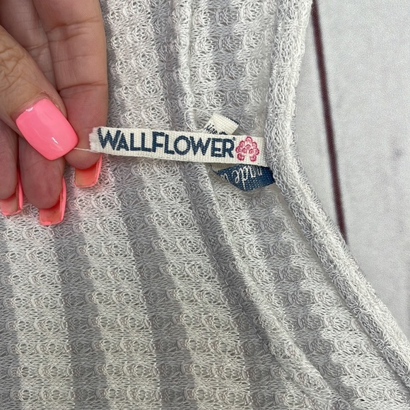 WALLFLOWER Grey White Stripe Cold Shoulder Top Size Small - Picture 8 of 10